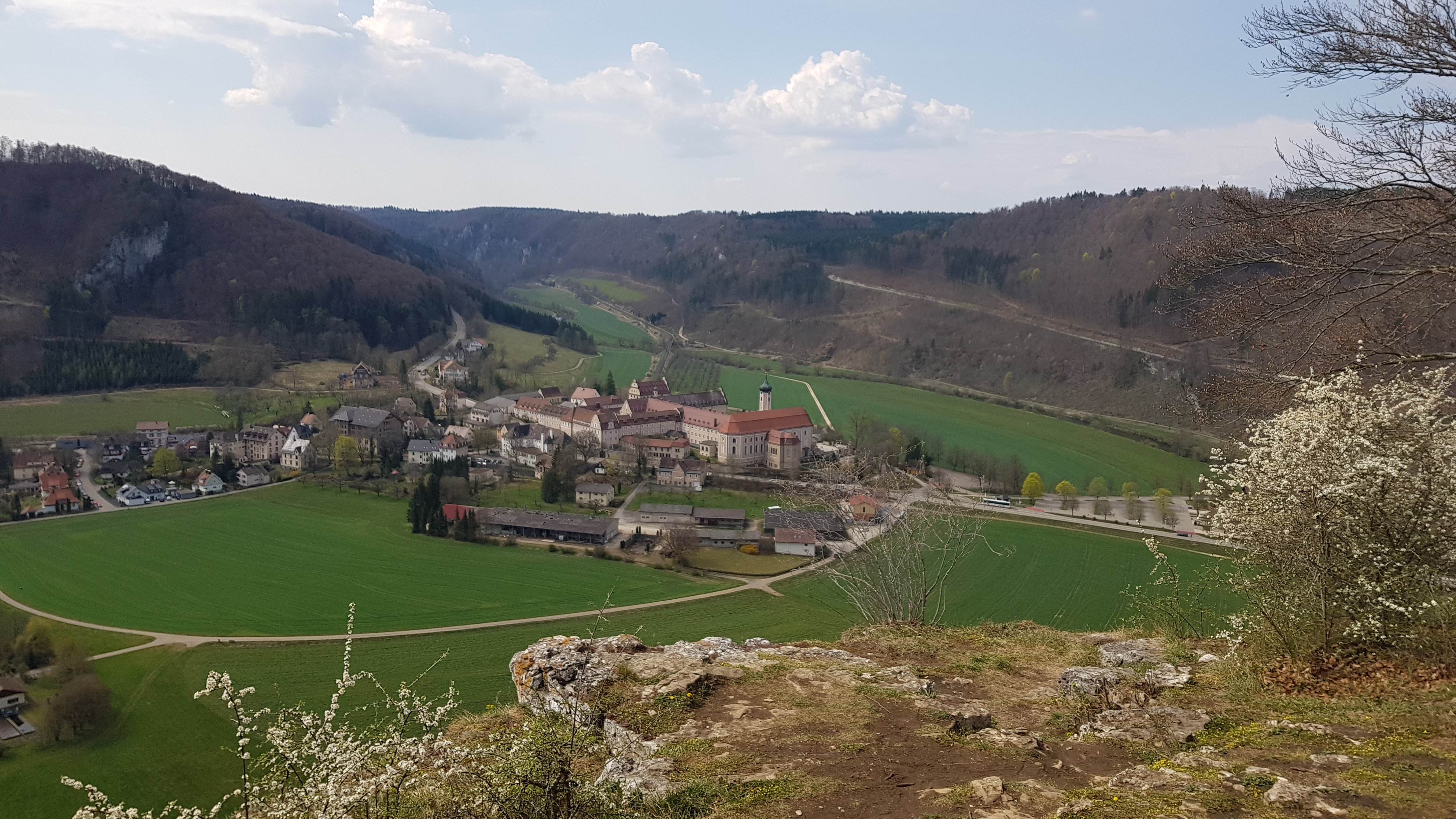 Blick vom Spaltfels auf Kloster Beuron